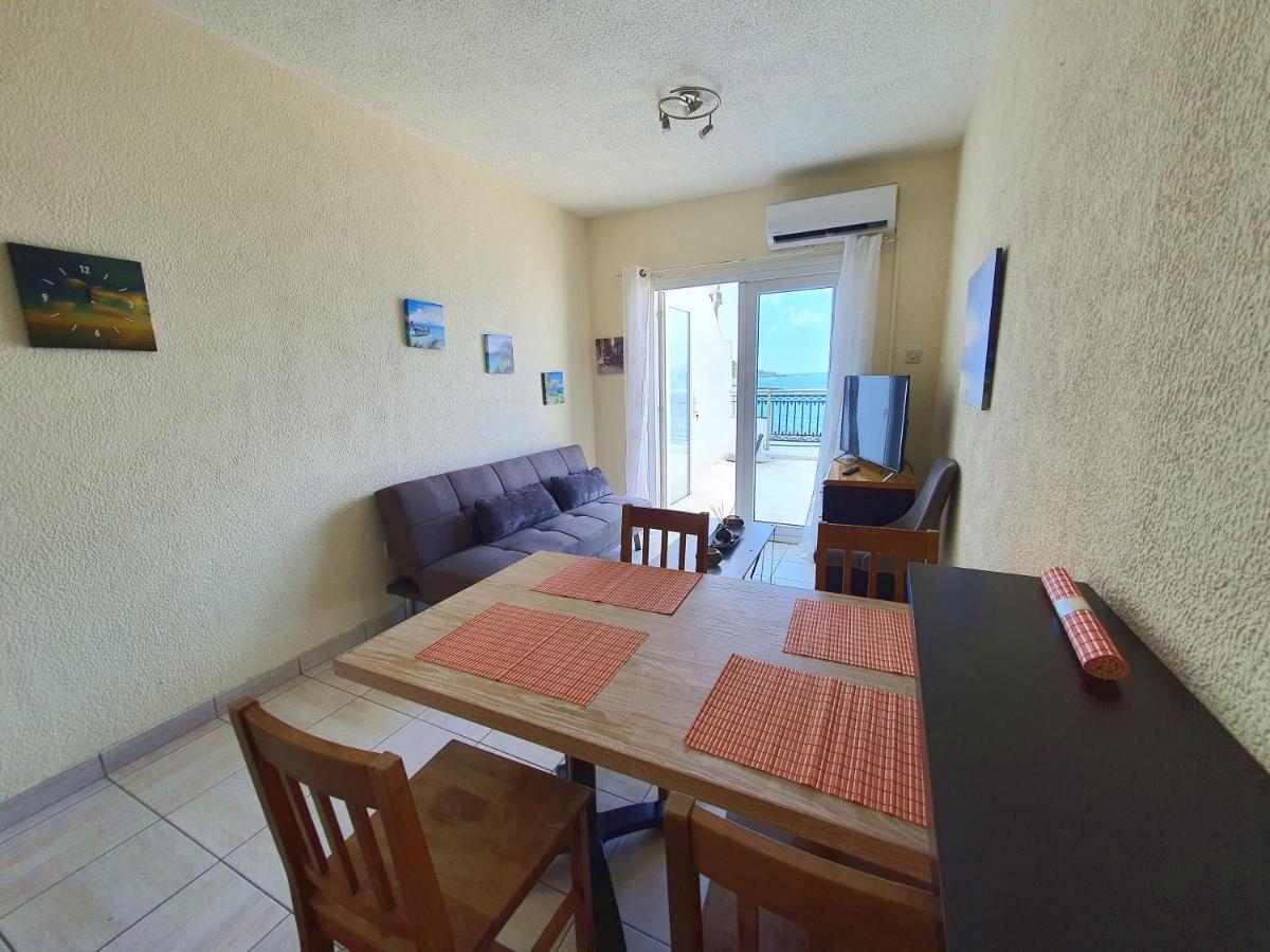 Poseidon 51 - Beachfront Two Bedroom Apartment Paphos Exterior foto