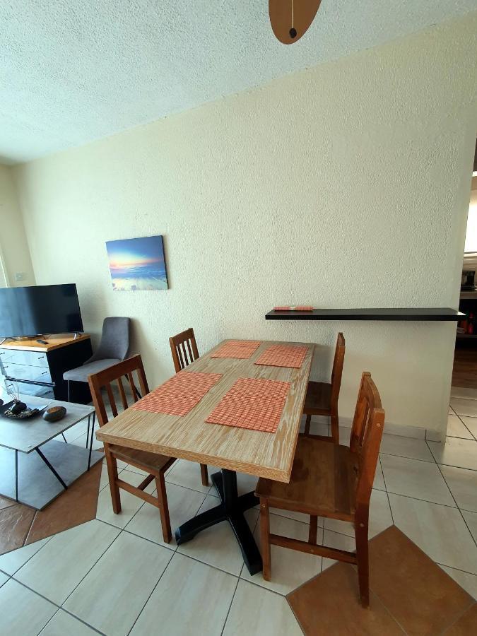 Poseidon 51 - Beachfront Two Bedroom Apartment Paphos Exterior foto