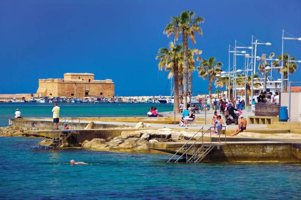 Poseidon 51 - Beachfront Two Bedroom Apartment Paphos Exterior foto