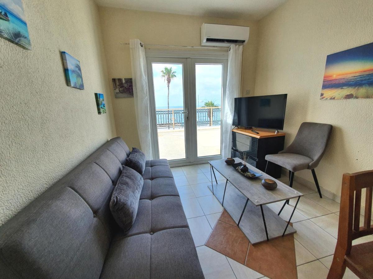 Poseidon 51 - Beachfront Two Bedroom Apartment Paphos Exterior foto