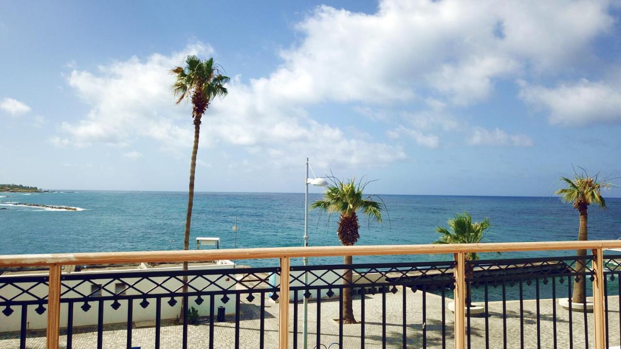 Poseidon 51 - Beachfront Two Bedroom Apartment Paphos Exterior foto